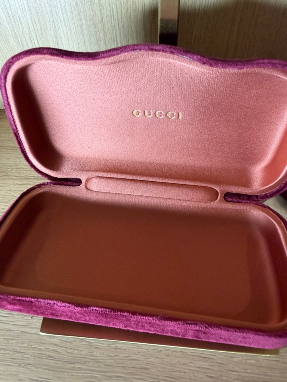 Gucci Velvet Eyewear Case in Deep Rose and Peach. Case , dust bag and wipe cloth - Picture 3 of 7